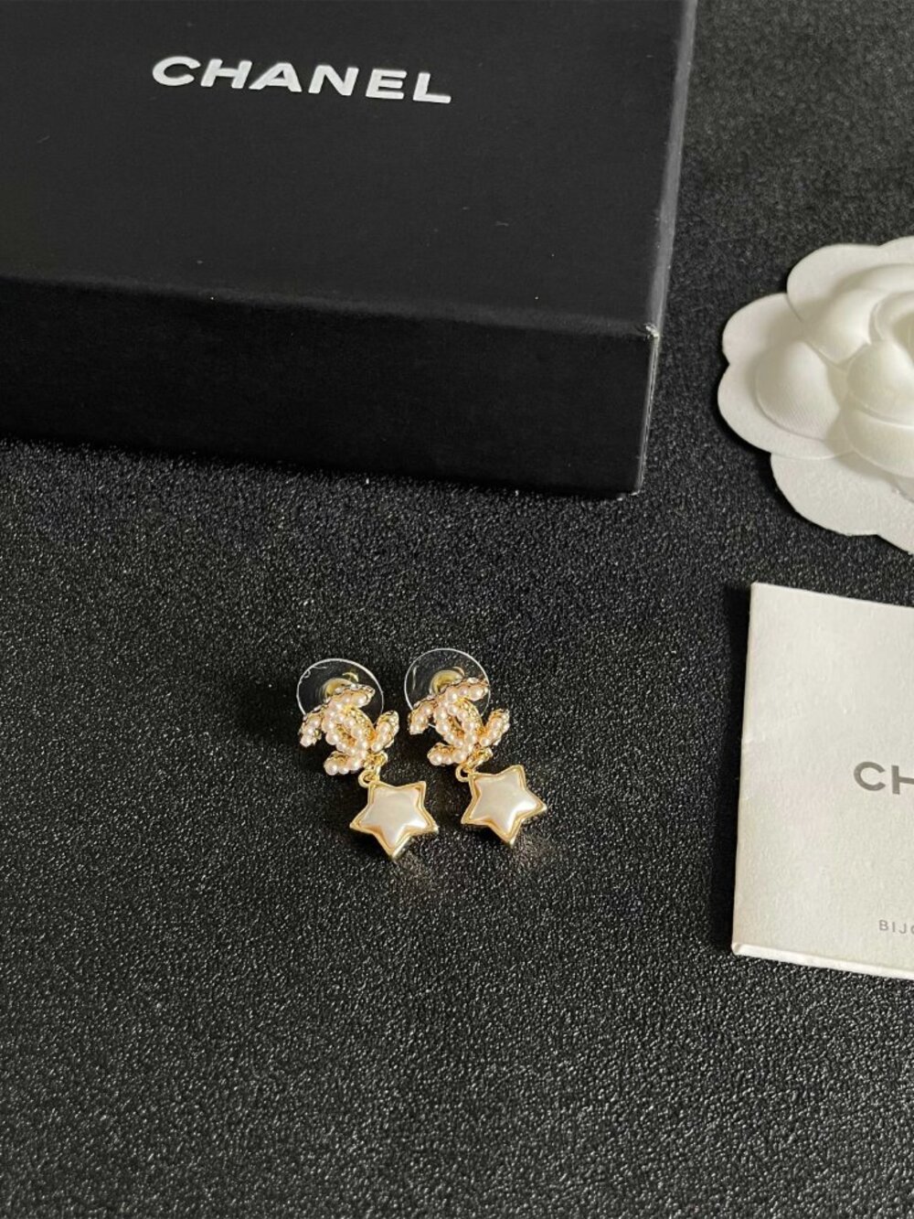 Chanel earrings - Picture 3 of 4